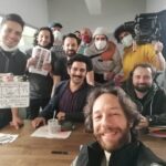 Ahmet Kürşat Öçalan Instagram - Ve beraber oynamaktan çooook büyük keyif aldığım şahane cast...hepinize ayrı ayrı çok teşekkür ederim. Hicbir sey beklemeden filmi sahiplenmeniz, arkadaşlığınız, insanlığınız herşeyden daha da önemliydi benim için. İyi ki varsınız! Ve yine yardımlarınız icin @mehmetrock ve @yarkinzx sizlere de cok teşekkür ederim. #donadonafilmi @donadonafilmi