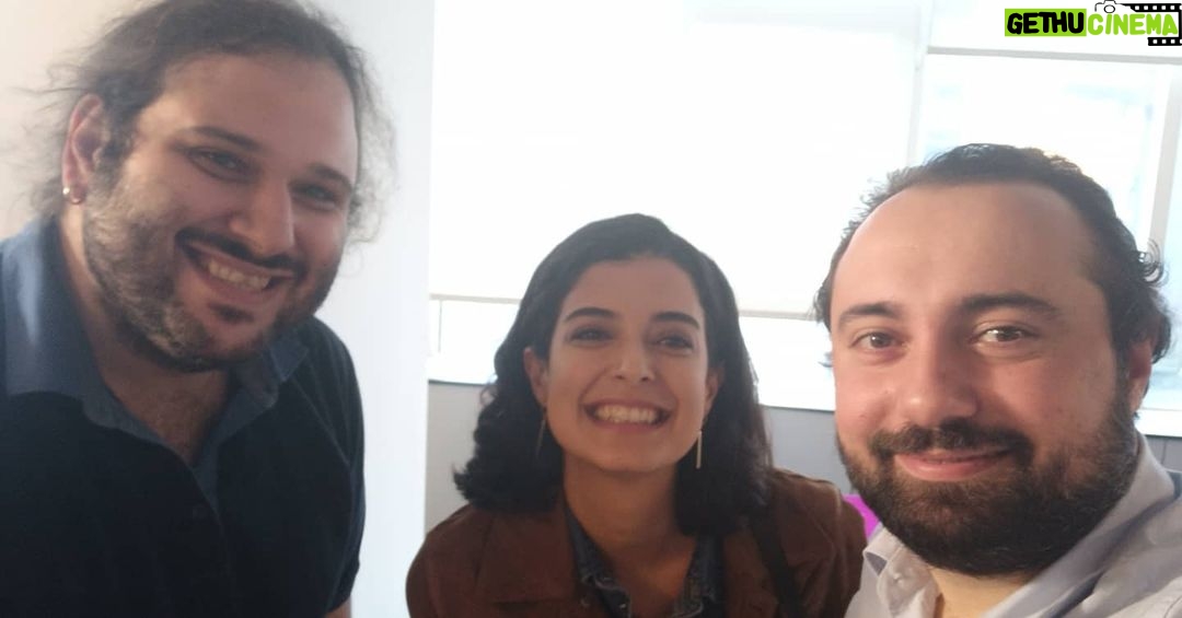 Ahmet Kürşat Öçalan Instagram - Ve beraber oynamaktan çooook büyük keyif aldığım şahane cast...hepinize ayrı ayrı çok teşekkür ederim. Hicbir sey beklemeden filmi sahiplenmeniz, arkadaşlığınız, insanlığınız herşeyden daha da önemliydi benim için. İyi ki varsınız! Ve yine yardımlarınız icin @mehmetrock ve @yarkinzx sizlere de cok teşekkür ederim. #donadonafilmi @donadonafilmi