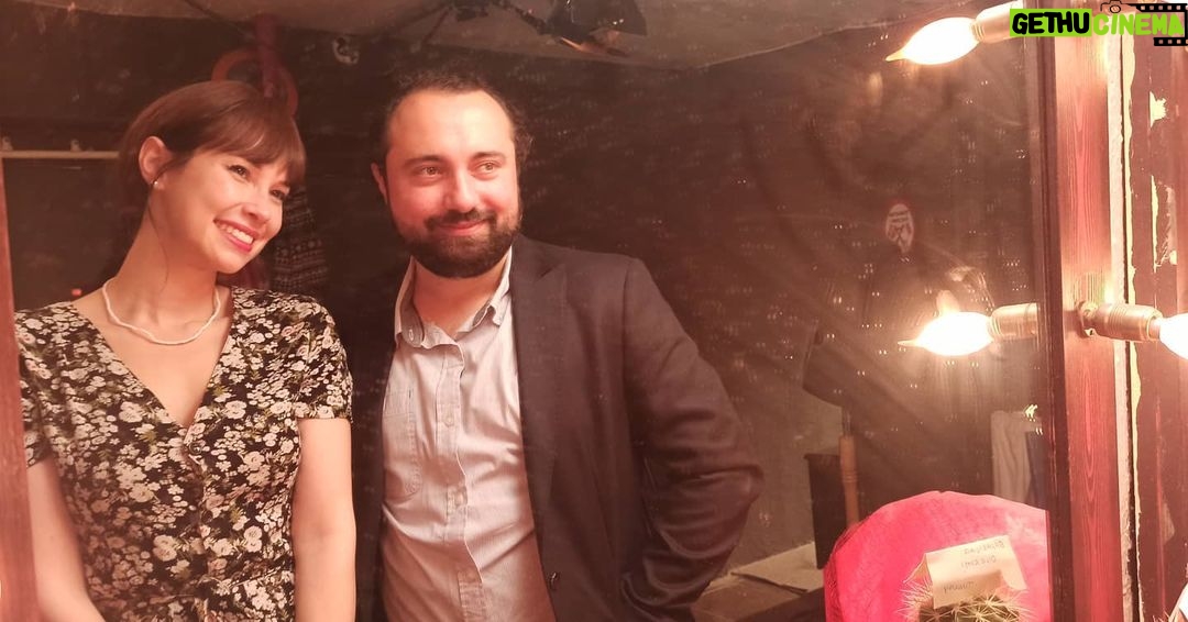 Ahmet Kürşat Öçalan Instagram - Ve beraber oynamaktan çooook büyük keyif aldığım şahane cast...hepinize ayrı ayrı çok teşekkür ederim. Hicbir sey beklemeden filmi sahiplenmeniz, arkadaşlığınız, insanlığınız herşeyden daha da önemliydi benim için. İyi ki varsınız! Ve yine yardımlarınız icin @mehmetrock ve @yarkinzx sizlere de cok teşekkür ederim. #donadonafilmi @donadonafilmi