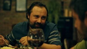 Ahmet Kürşat Öçalan Instagram - #sınıfsalveda #gibi #gibidizisi 🩸🍒🍷🩳🍖🙋‍♂️