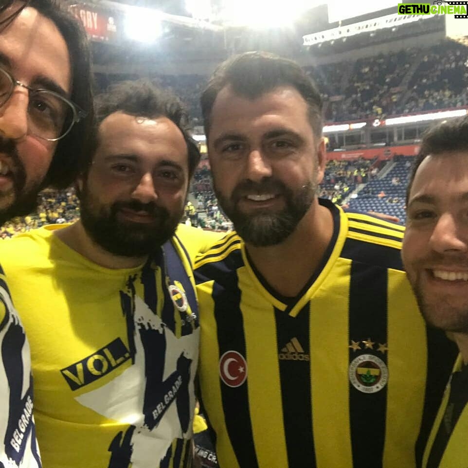 Ahmet Kürşat Öçalan Instagram - Tesekkurler #obradovic tesekkurler @fbbasketbol #starkarena #belgrade #beograd #euroleague
