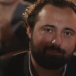 Ahmet Kürşat Öçalan Instagram – #donadona

Yazdığım ve oynadığım ilk filmim @mubiturkiye ‘de yayında. 
@ahmetorhon @ismetk @kaanarici olmasa çekilemezdi bu film. Ve çalışmaktan mutluluk duyduğum, yanımda oldukları için de her zaman şükran duyacağım muhteşem oyuncu kadromuz, iyi ki varsınız.
Filmi izleyip yorumlarını esirgemeyen herkese çok teşekkürler. 🍀🍀💙
@donadonafilmi