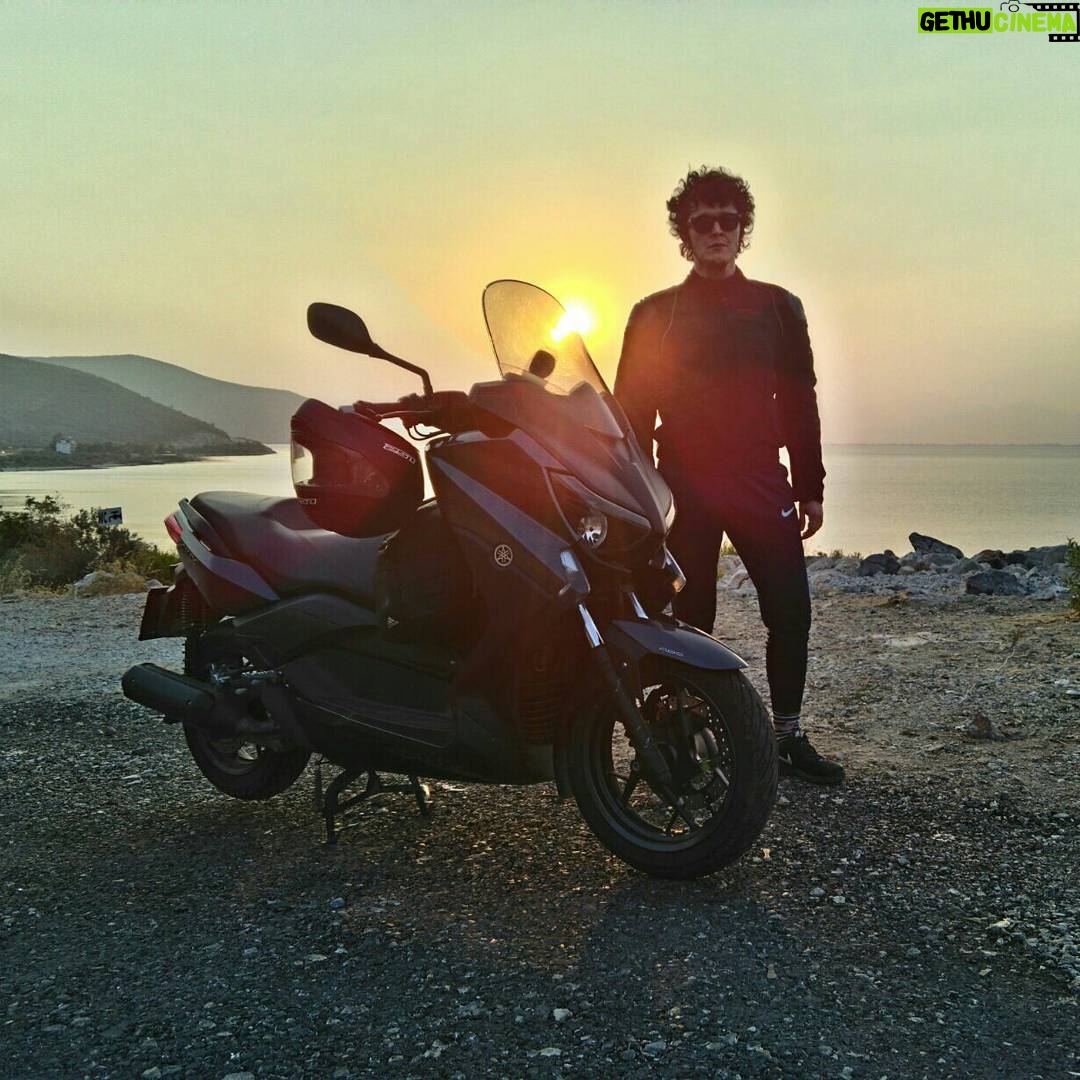 Ahmet Uğur Say Instagram - Yol. Gün. Göl. 🏍️🌞🌅 @ezgi_zuleyha_say 🎈
