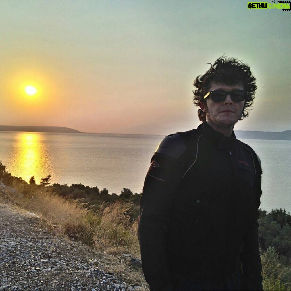 Ahmet Uğur Say Instagram - Yol. Gün. Göl. 🏍️🌞🌅 @ezgi_zuleyha_say 🎈