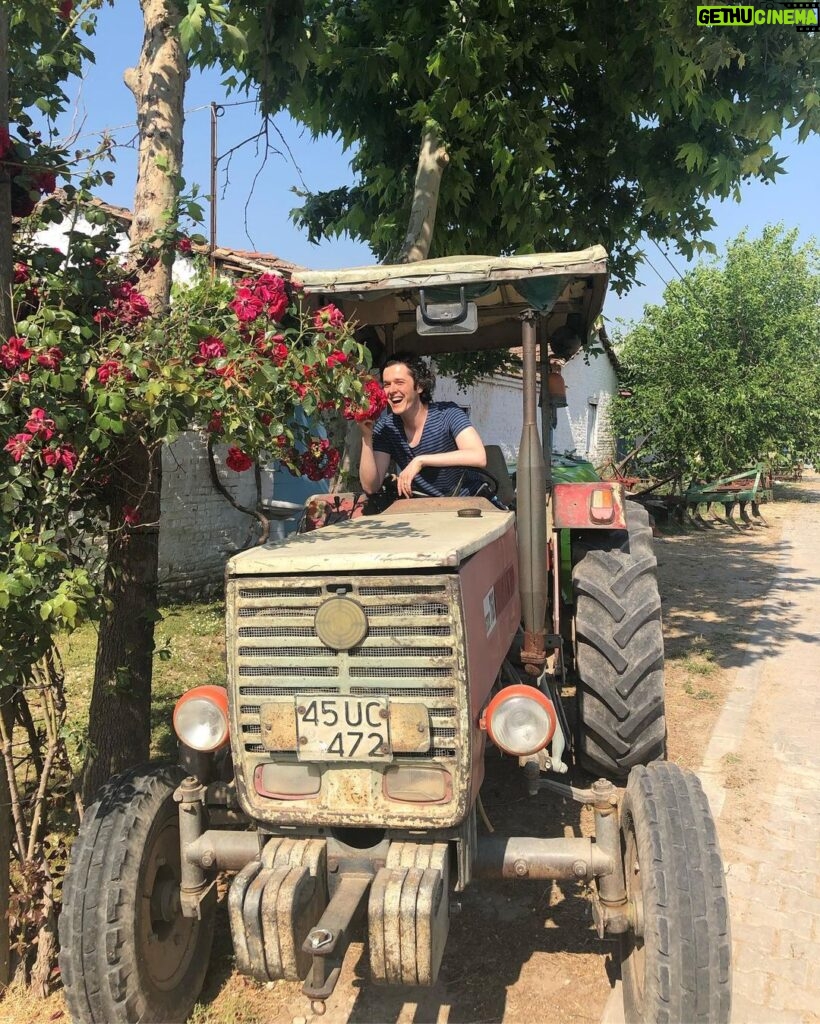 Ahmet Uğur Say Instagram - Tr/aktör 🚜 Veziroğlu Köyü
