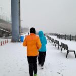 Ahn Cheol-soo Instagram - 눈 많이 오는 12월 30일 토요일 오전에 서울대 전•현직 교수들과 함께 뚝섬에서 잠수교까지 왕복해서 18km 정도를 달렸습니다. 저도 서울대 융합과학대학원 정교수 출신이어서 모임의 정식 멤버입니다. 모두들 따뜻하고 화목한 새해 되시기 바랍니다. 뚝섬한강유원지