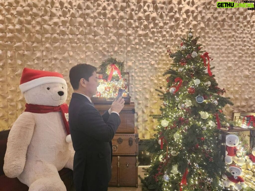 Ahn Cheol-soo Instagram - 다들 메리크리스마스입니다 🎄🎅🏻 #크리스마스 #메리크리스마스 #성탄절