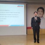 Ahn Cheol-soo Instagram - '판교·백현·운중동 주민분들께 지난 1년의 성과를 말씀드렸습니다!' 👨🏻‍💼 지난주 야탑동에 이어 오늘은 판교동 주민센터에서 의정보고회를 열었습니다. 신상진 성남시장님을 비롯해 지역 곳곳을 속속들이 알고 계시는 시도의원분들이 함께해 주셔서 더욱 풍성한 의정보고가 되었습니다. 추위가 잠시 물러가고 따뜻해져 놀러가기 좋은 주말임에도, 정말 많은 주민 여러분이 참석해주셨습니다. 지난 1년간 분당판교가 이만큼 발전할 수 있었던 것도 주민 여러분의 뜨거운 열정 덕분이라고 생각합니다. 내년 2024년에는 우리 분당·판교가 노후신도기 특별법 국회 통과에 힘입어 1기 미래 도시로 나아갈 수 있도록 온 힘을 다하겠습니다! 🏙 #판교동 #백현동 #운중동 #의정보고회 #분당 #판교 #안철수 판교동주민센터