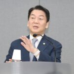 Ahn Cheol-soo Instagram - ‘과학기술 미래 R&D 투자전략 토론회’를 현장 과학자들과 함께 두번째 토론회를 열었습니다. 🧬🔭 이제 과학기술은 먹고 사는 경제문제가 아니라, 죽고사는 경제, 안보, 외교의 문제가 되었습니다. 예산에 문제가 있다면 그 문제를 해결해야지, 예산만 깎으면 문제는 더 악화되고 그나마 문제없던 사람들만 잘리게되어, 상황은 더 나빠집니다. 정확한 현장 진단과 올바른 문제 해법이 절실합니다. #과학기술 #rnd #겅제 #외교 #안보 대한변리사회