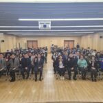 Ahn Cheol-soo Instagram - '판교·백현·운중동 주민분들께 지난 1년의 성과를 말씀드렸습니다!' 👨🏻‍💼 지난주 야탑동에 이어 오늘은 판교동 주민센터에서 의정보고회를 열었습니다. 신상진 성남시장님을 비롯해 지역 곳곳을 속속들이 알고 계시는 시도의원분들이 함께해 주셔서 더욱 풍성한 의정보고가 되었습니다. 추위가 잠시 물러가고 따뜻해져 놀러가기 좋은 주말임에도, 정말 많은 주민 여러분이 참석해주셨습니다. 지난 1년간 분당판교가 이만큼 발전할 수 있었던 것도 주민 여러분의 뜨거운 열정 덕분이라고 생각합니다. 내년 2024년에는 우리 분당·판교가 노후신도기 특별법 국회 통과에 힘입어 1기 미래 도시로 나아갈 수 있도록 온 힘을 다하겠습니다! 🏙 #판교동 #백현동 #운중동 #의정보고회 #분당 #판교 #안철수 판교동주민센터