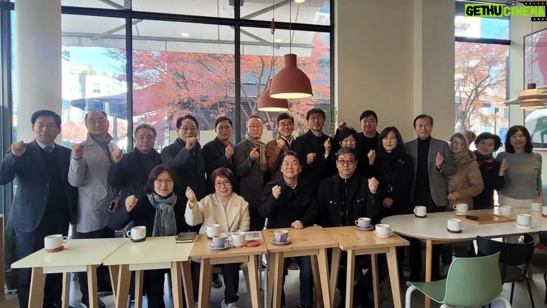 Ahn Cheol-soo Instagram - '4차산업 기반 글로벌 시티, 백현마이스' 🏙 백현마이스 사업 구축 구상에 브릿지를 통해 백현동 카페거리 등 주변시설과의 접근성을 높일 수 있도록 하고 도로 연결 문제등 주민 여러분들의 의견을 듣는 자리를 가졌습니다. 김종환 시의원, 성남시 담당부서와 도시개발공사 본부장님도 함께 참석하셔서 주민분들의 궁금증 해소에 도움을 주셨습니다. 앞으로도 주민 분들과 함께 백현마이스 사업과 백현마이스역까지 주민이 원하는 방향으로 개발되도록 노력하겠습니다. #백현동 #백현마이스 #간담회 #안철수