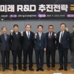 Ahn Cheol-soo Instagram – ‘과학기술 미래 R&D 투자전략 토론회’를 현장 과학자들과 함께 두번째 토론회를 열었습니다. 🧬🔭

이제 과학기술은 먹고 사는 경제문제가 아니라, 죽고사는 경제, 안보, 외교의 문제가 되었습니다.

예산에 문제가 있다면 그 문제를 해결해야지, 예산만 깎으면 문제는 더 악화되고 그나마 문제없던 사람들만 잘리게되어, 상황은 더 나빠집니다.

정확한 현장 진단과 올바른 문제 해법이 절실합니다.

#과학기술 #rnd #겅제 #외교 #안보 대한변리사회