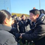 Ahn Cheol-soo Instagram - '성남시의 골 때리는 그녀들' ⚽🏃🏻‍♀️ 2023 성남FC 위민스컵 대회가 성대한 막을 열었습니다. 12개팀, 무려 300여 명이 참가한 이번 대회에서 성남시 여성축구의 뜨거운 열정을 느낄 수 있었습니다. 🔥🔥 모쪼록 오늘 참석하신 선수분들 모두 부상없이 대회 마치시길 바랍니다. #성남FC #위민스컵 #여성축구 #안철수 성남FC - Seongnam FC