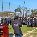 Ahn Cheol-soo Instagram - '성남시의 골 때리는 그녀들' ⚽🏃🏻‍♀️ 2023 성남FC 위민스컵 대회가 성대한 막을 열었습니다. 12개팀, 무려 300여 명이 참가한 이번 대회에서 성남시 여성축구의 뜨거운 열정을 느낄 수 있었습니다. 🔥🔥 모쪼록 오늘 참석하신 선수분들 모두 부상없이 대회 마치시길 바랍니다. #성남FC #위민스컵 #여성축구 #안철수 성남FC - Seongnam FC