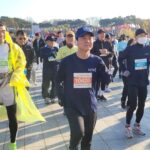 Ahn Cheol-soo Instagram - '2023 사이버 영토 수호 마라톤대회!' 2주 전 춘천마라톤 풀코스 완주를 하고, 오늘은 올림픽공원에서 열린 '2023 사이버 영토 수호 마라톤대회'에 참가했습니다. 🏃🏻🏃🏻‍♂️🏃🏻‍♀️ 영하의 추운 날씨였지만 함께하는 시민 여러분께서 반갑게 맞이해주셔서 따뜻한 마음으로 달릴 수 있었습니다.😊 추운 날씨에 늘 부상 없이 건강하게 달리시길 바라며, 다음 마라톤 대회 때 또 뵙겠습니다. #올림픽공원 #사이버영토수호 #마라톤 #완주 #안철수 올림픽공원 Seoul Olympic Park