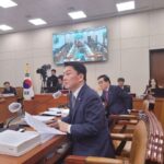 Ahn Cheol-soo Instagram - '경제, 안보, 과학기술 융합 시대!' 미중 과학기술 패권 전쟁으로 경제와 안보, 과학기술이라는 세 가치가 융합되고 있는 지금, 그 어느 때보다 외교부 장관의 책임은 막중합니다. 이에 오늘 국회에서 열린 조태열 외교부 장관 후보자의 인사청문회를 통해 우리 정부가 미국 대선, 중국의 자원 무기화 등 거대 이슈에 어떻게 대비하고 있는지 철저히 검증하였습니다. 저 또한 국회 외교통일위원회 여당위원으로서 우리나라가 가치와 실리 두 마리의 토끼를 잡는 외교를 할 수 있도록 최선을 다하겠습니다. #조태열 #외교부장관 #인사청문회 #안철수 국회의사당