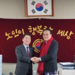 Ahn Cheol-soo Instagram - '어르신들이 행복한 세상을 만들겠습니다' 대한노인회 김호일 회장님을 찾아 뵈었습니다. 유독 추운 날씨가 계속되고 있어서 어르신들 건강이 더욱 걱정입니다. 우리 사회의 발전을 위해 고생하신 어르신들께서 건강하고 행복하게 지내실 수 있도록, 국회의원으로서 최선을 다하겠습니다. #대한노인회 #김호일회장 #건강 #행복 #안철수 대한노인회 중앙회