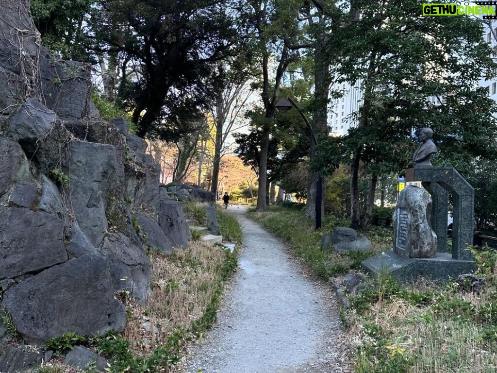 Ahn Cheol-soo Instagram - 한일의원연맹 참석차 일본 도쿄에 왔습니다. 아침에 부근에 있는 히비야 공원에서 5km를 달렸습니다. 작은 도시 공원이지만 곳곳에 아름다운 조형물들이 많았습니다. 이제 곧 재일민단중앙본부로 떠납니다. #한일의원연맹 #일본 #도쿄 #히비야공원 日比谷公園 Hibiya Park