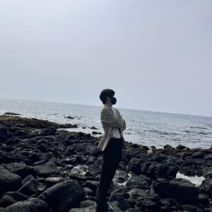 Ahn Dong-gu Instagram - 2022년 수고 많으셨습니다. 2023년에는 더 건강하고 더 행복하고 더 즐겁고 더 좋은 일들이 그렇지 않은 일들보다 조금 더 많기를 바랍니다🦐