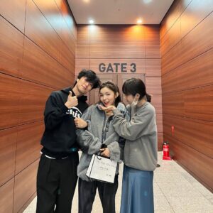 Ahn Dong-gu Instagram - 솔이누나 폼 미쳤다!!

#레드북