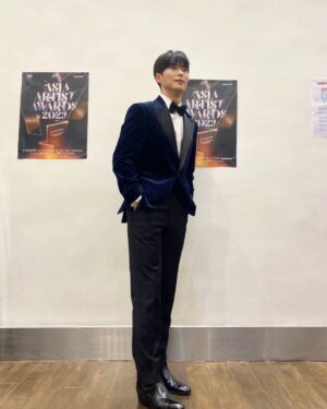 Ahn Dong-gu Instagram - AAA
멋진 공연장에서 멋진 시상식
좋아하는 가수분들 무대도 맘껏 즐기고 처음 받아보는 상까지
행복했습니다😊
감사합니다.