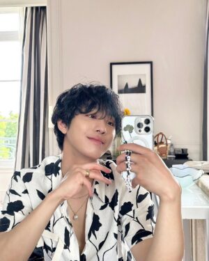Ahn Hyo-seop Instagram - Love you paris