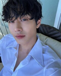 Ahn Hyo-seop Instagram - 계속맑음😎