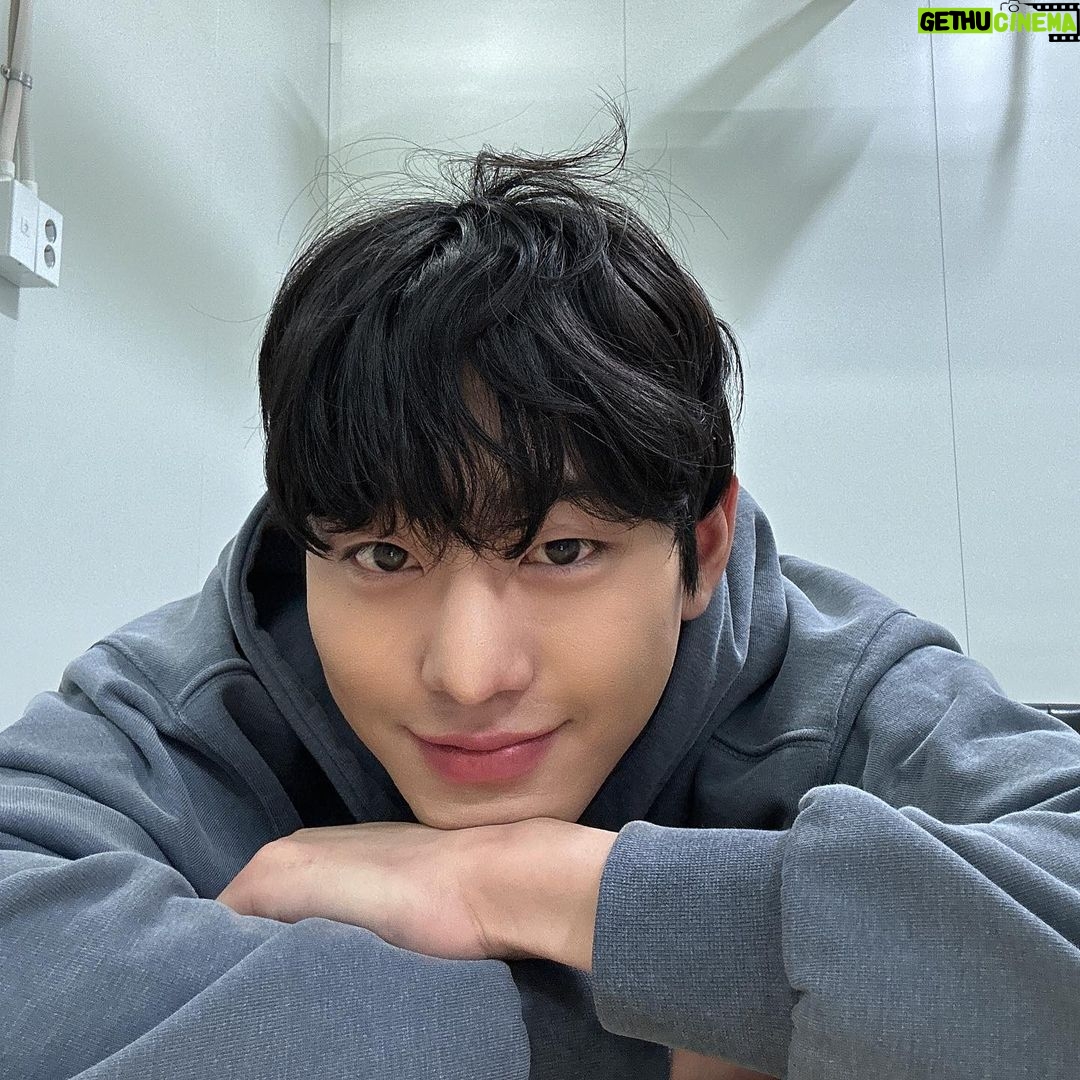 Ahn Hyo-seop - 4.2 Million Likes - 대기중… 🫠