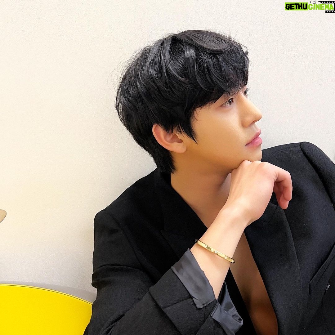 Ahn Hyo-seop Instagram - sweet dreams #Tiffanyandco #TiffanyLock #TiffanyPartner #티파니앤코 #티파니락 #ad