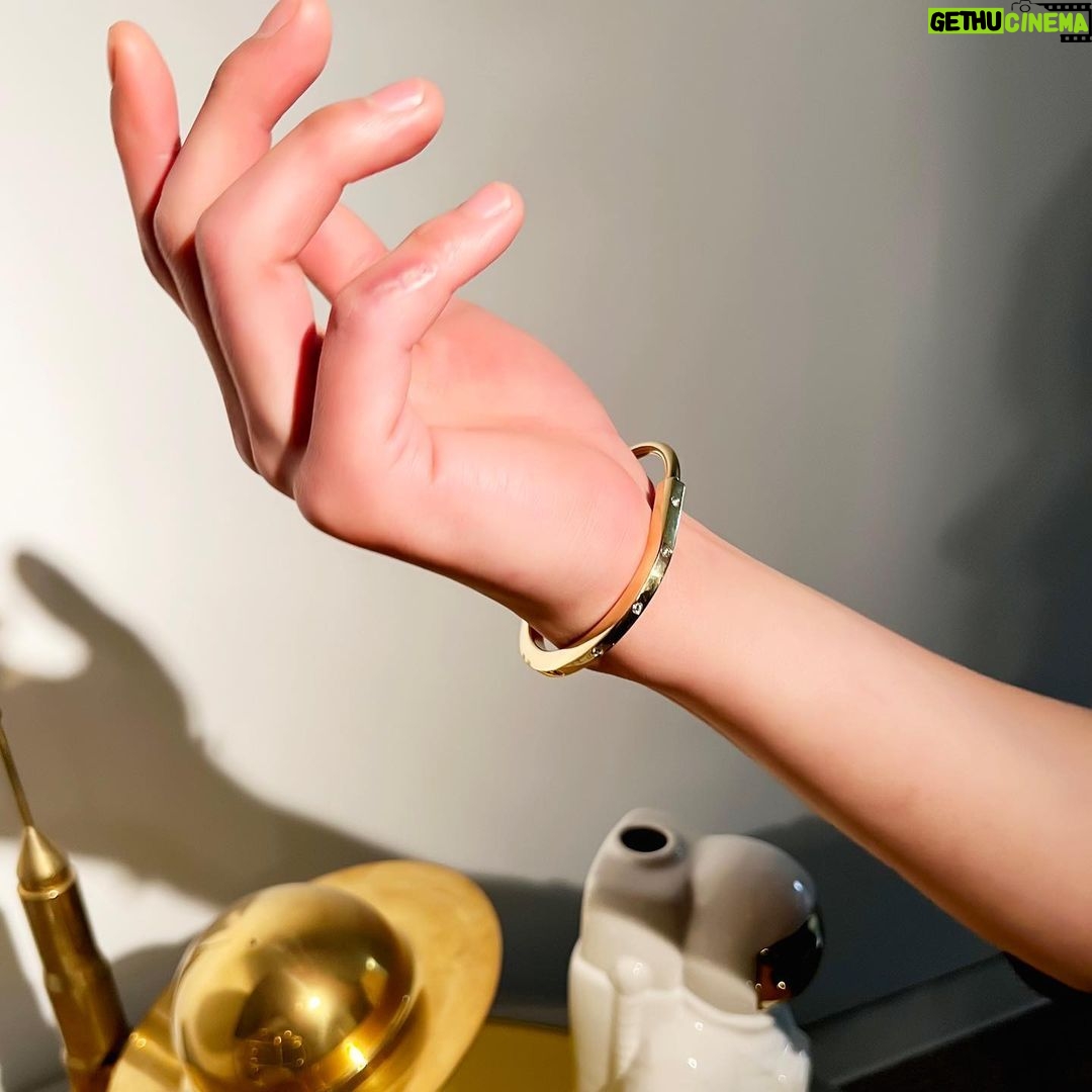 Ahn Hyo-seop Instagram - sweet dreams #Tiffanyandco #TiffanyLock #TiffanyPartner #티파니앤코 #티파니락 #ad