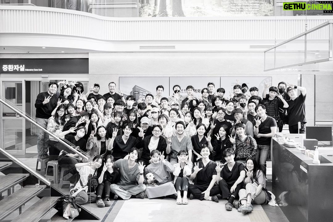 Ahn Hyo-seop Instagram - 낭만을 믿는, 낭만이 계속 되길 소원하며. 진심으로 감사드립니다. Believing faith can be what we choose to stand for. Thank you all with all my heart.