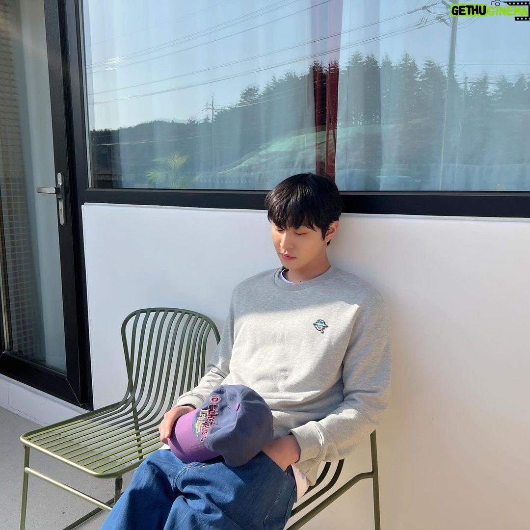 Ahn Hyo-seop - 3.6 Million Likes - 봄이 왔네요🌻 #edition_sensibility
