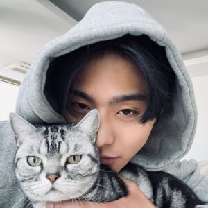 Ahn Hyo-seop Instagram - 오늘도 사내맞선 🙂🐱