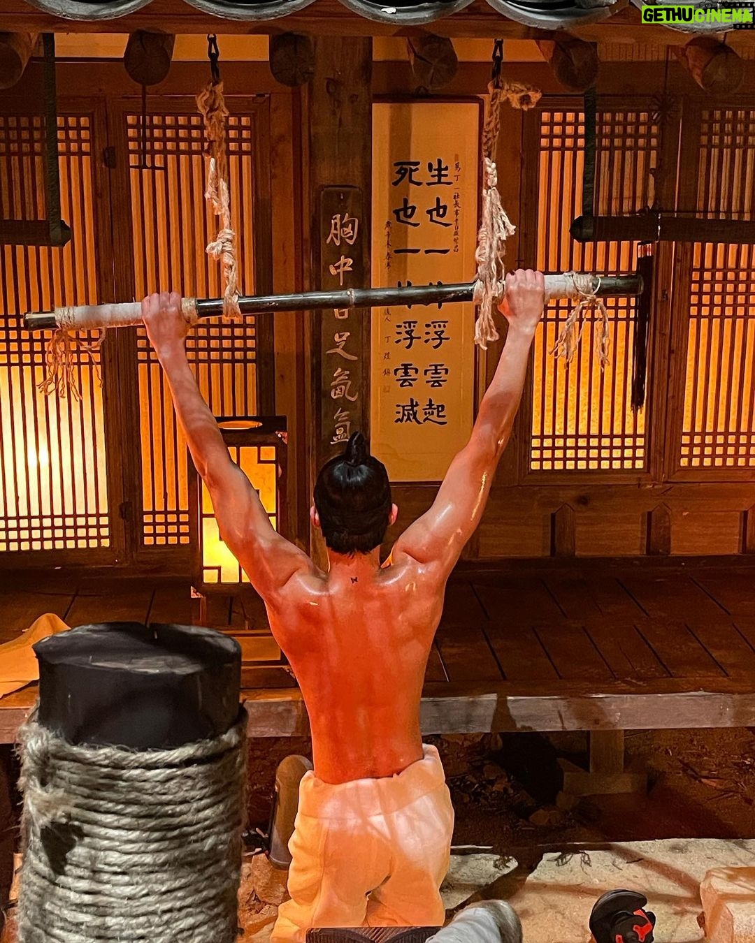 Ahn Hyo-seop Instagram - 앞서, 그동안 홍천기 많은 관심과 사랑 주셔서 진심으로 감사드립니다. 정말 고생하신 감독님 작가님 모든 스텝분들 동료배우분들 그리고 선배님들께 감사의 말씀을 꼭 드리고 싶습니다. 덕분에 포기하고 싶은 순간들도 경험의 기회로 찾아왔습니다. 쉽지 않았습니다. 하지만 그러기에 더욱 값졌습니다. 또 하나의 계단을 걸어가며 다음에 다른 모습으로 찾아뵙겠습니다. 다시 한번 감사드립니다. Thank you all for your love and support for Lovers of the Red Sky. I also feel grateful to my fellow cast members and the film crew including our directors, writers, and editors, all of whom worked extra hard to make this drama so special. There were some difficult moments, but all of you helped turn them into an opportunity for me to learn and grow. Its been a dream. Thank you