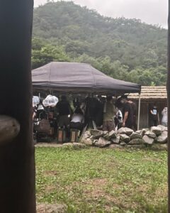 Ahn Hyo-seop Instagram - 앞서, 그동안 홍천기 많은 관심과 사랑 주셔서 진심으로 감사드립니다. 정말 고생하신 감독님 작가님 모든 스텝분들 동료배우분들 그리고 선배님들께 감사의 말씀을 꼭 드리고 싶습니다. 덕분에 포기하고 싶은 순간들도 경험의 기회로 찾아왔습니다. 쉽지 않았습니다. 하지만 그러기에 더욱 값졌습니다. 또 하나의 계단을 걸어가며 다음에 다른 모습으로 찾아뵙겠습니다. 다시 한번 감사드립니다. Thank you all for your love and support for Lovers of the Red Sky. I also feel grateful to my fellow cast members and the film crew including our directors, writers, and editors, all of whom worked extra hard to make this drama so special. There were some difficult moments, but all of you helped turn them into an opportunity for me to learn and grow. Its been a dream. Thank you