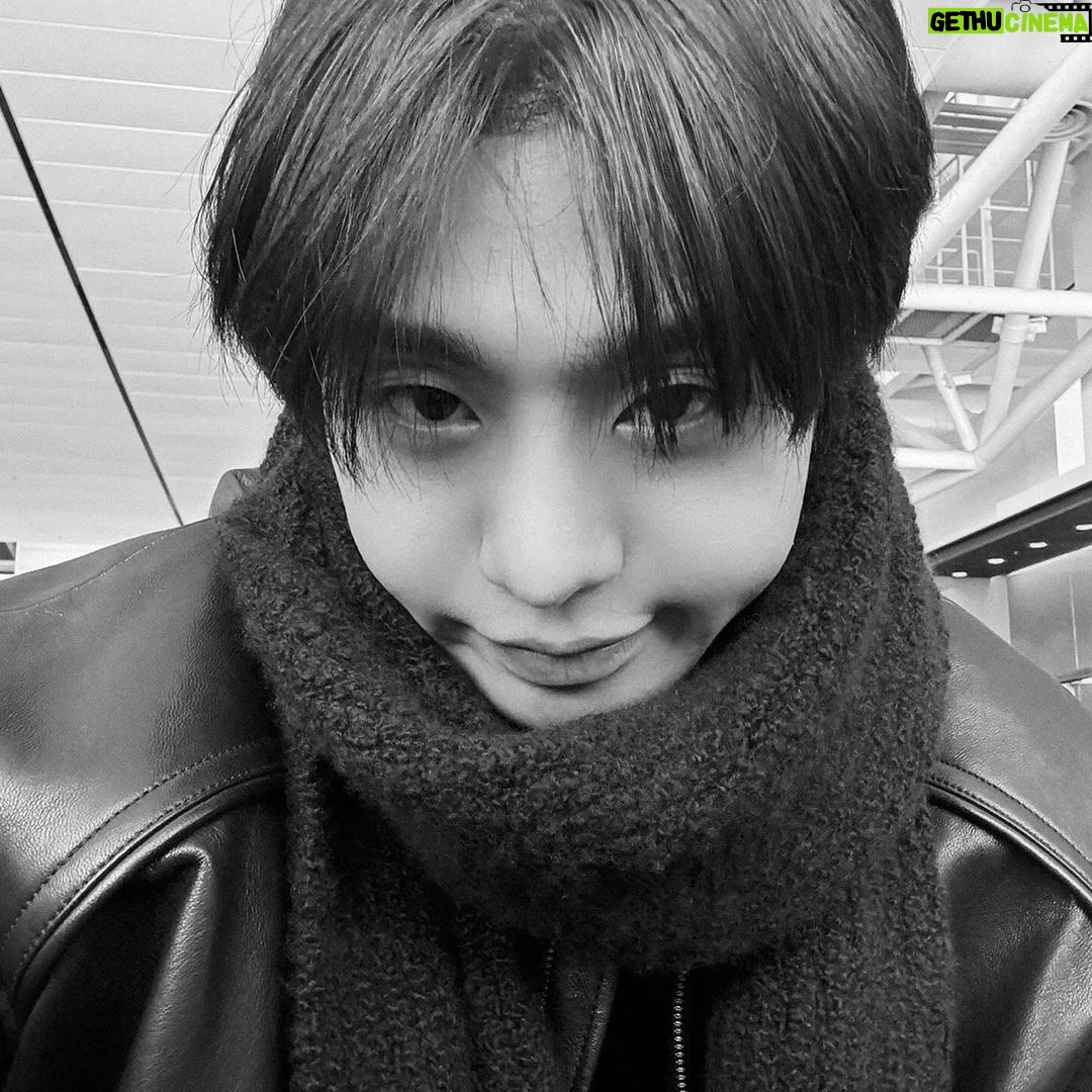 Ahn Hyo-seop Instagram - So much love and energy. Love you everyone🥰 & Happy Valentine’s!