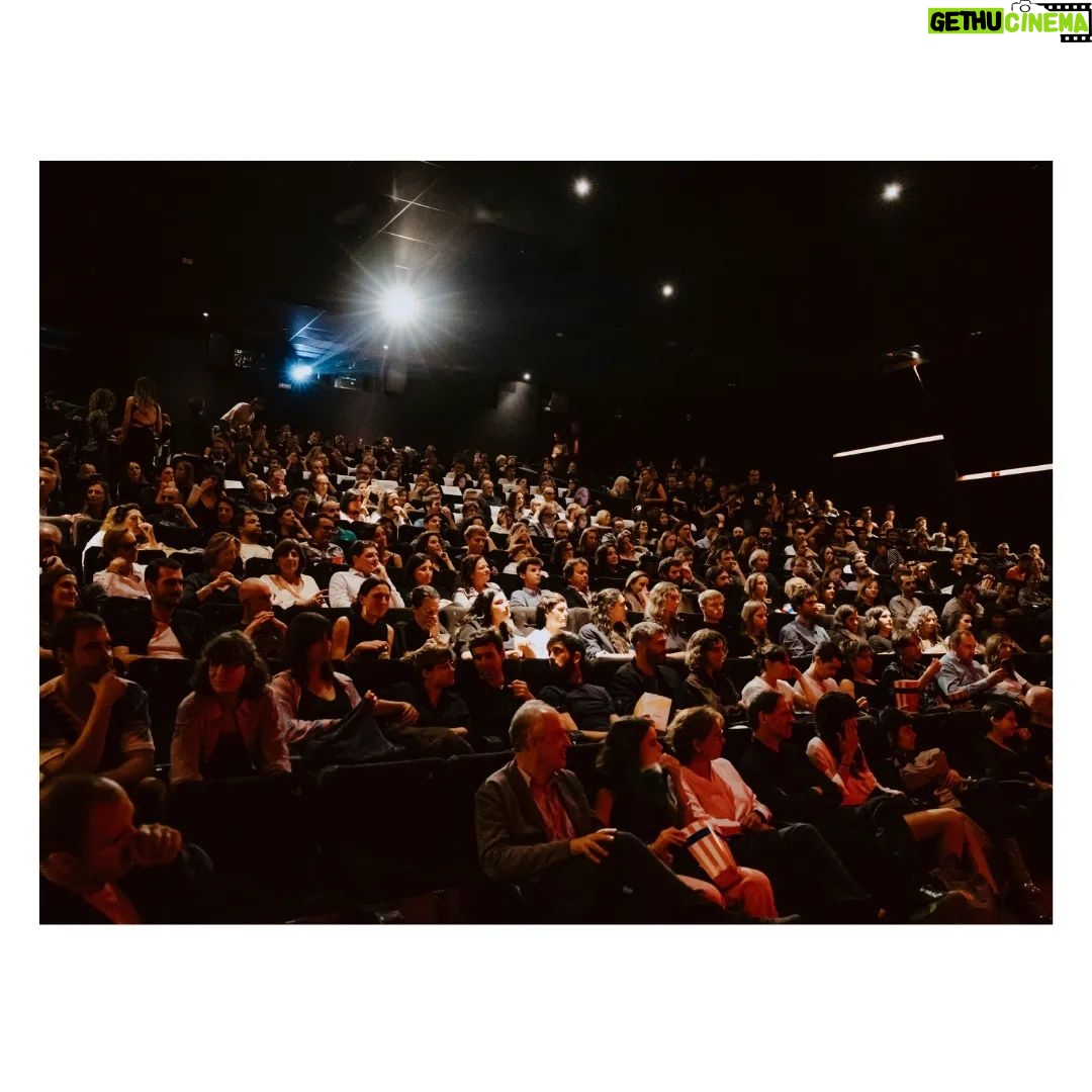 Aina Clotet Instagram - Ahir va ser una nit màgica. Moltes ganes que AIXÒ NO ÉS SUÈCIA arribi a tothom al Novembre. Gràcies @serielizadosmag , ha sigut meravellós inaugurar la 10 edició. Ayer fue una noche mágica. Muchas ganas de que ESTO NO ES SUECIA llegue a todo el mundo en Noviembre. Gracias @serielizadosmag , ha sido maravilloso inaugurar la 10 edición. @betumolero @tv3cat @rtveplay @victor_sala__ @funicularfilms @nanouk_films