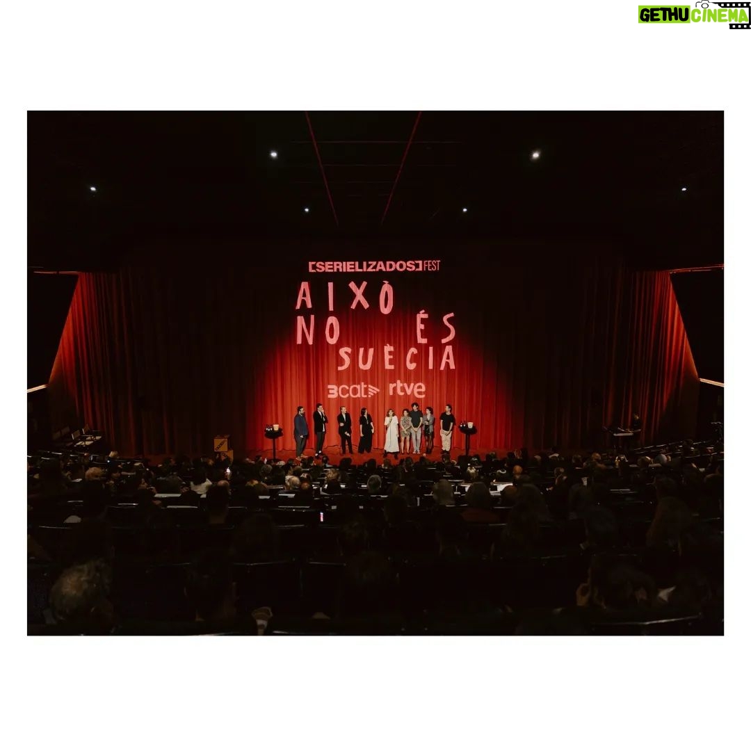 Aina Clotet Instagram - Ahir va ser una nit màgica. Moltes ganes que AIXÒ NO ÉS SUÈCIA arribi a tothom al Novembre. Gràcies @serielizadosmag , ha sigut meravellós inaugurar la 10 edició. Ayer fue una noche mágica. Muchas ganas de que ESTO NO ES SUECIA llegue a todo el mundo en Noviembre. Gracias @serielizadosmag , ha sido maravilloso inaugurar la 10 edición. @betumolero @tv3cat @rtveplay @victor_sala__ @funicularfilms @nanouk_films