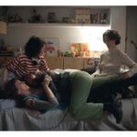 Aina Clotet Instagram - Avui CAPÍTOL 4: EL SEXE ⭐️ Un petit test;) 1. Les 4 directores assajant una escena del cap 4, sabeu quina 😉? 2. I aquesta? Quina escena assajava? 3. El primer dia que van arribar a Barcelona la Liv i la Ia (Ánnika i Frida) per fer assajos. Jo encara rossa perquè estava acabant de rodar “El cuerpo en llamas”. 4. ⁠Preparació escena de la platja. 5. ⁠Congelades de fred post-escena platja/pluja. Espero que el disfruteu!!!! 🔥 CASTELLANO: Un pequeño test sobre el episodio 4: 1- ¿qué escena estamos coreografíando las 4 directoras? 2- ¿que escena estaba ensayando? 3- El primer día que llegaron a Barcelona Liv e Ia (Ánnika y Frida) para realizar ensayos. Yo todavía rubia porque estaba acabando de rodar “El cuerpo en llamas”. 4. ⁠Preparación escena de la playa. 5. ⁠Congeladas de frío post-escena playa/lluvia. GRACIAS POR TODOS LOS COMENTARIOS PRECIOSOS QUE ESTOY RECIBIENDO, ME HACE MUY FELIZ QUE LA SERIE OS ESTÉ LLEGANDO❤️❤️❤️❤️ Disponible en @rtveplay