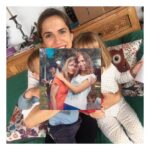 Aina Clotet Instagram - Happy mother’s day. El confinamiento ha puesto a todas las madres/padres contra las cuerdas. Así que más que nunca feliz día de las maaaadreeeeeessss!!!! I a la meva l’enyoro mooolt! Ganes d’abraçades com aquesta. #ànims #ánimo 💪🏻♥️