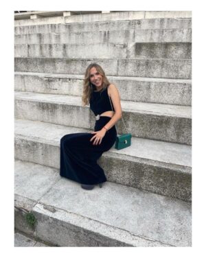 Aina Clotet Instagram - PEOPLE IN RED 2022 🎈

Des de molt petita he vist i viscut els impressionants esforços per recaptar fons per la recerca de l’equip de @fundaciolluita liderat pel meu pare, el Dr.Bonaventura Clotet.

Desde muy pequeña he visto y vivido el impresionante esfuerzo que implica recaudar fondos para investigar en ciencia del equipo @fundaciolluita liderado por mi padre, el Dr.Clotet. 

Gràcies a tot@s per la solidaritat. 
Gracias a tod@s por la solidaridad.

Y sobretodo gracias a tod@s los investigador@es y trabajador@es de la sanidad por el fundamental trabajo que hacéis.

✨ Special thanks to: 
@bulgari 
@cristinatamboreroatelier 
@newlookbarcelona 

@peopleinredgala @yomecorono @fundaciolluita ❤️