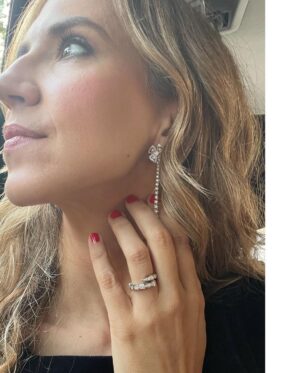 Aina Clotet Instagram - PEOPLE IN RED 2022 🎈

Des de molt petita he vist i viscut els impressionants esforços per recaptar fons per la recerca de l’equip de @fundaciolluita liderat pel meu pare, el Dr.Bonaventura Clotet.

Desde muy pequeña he visto y vivido el impresionante esfuerzo que implica recaudar fondos para investigar en ciencia del equipo @fundaciolluita liderado por mi padre, el Dr.Clotet. 

Gràcies a tot@s per la solidaritat. 
Gracias a tod@s por la solidaridad.

Y sobretodo gracias a tod@s los investigador@es y trabajador@es de la sanidad por el fundamental trabajo que hacéis.

✨ Special thanks to: 
@bulgari 
@cristinatamboreroatelier 
@newlookbarcelona 

@peopleinredgala @yomecorono @fundaciolluita ❤️
