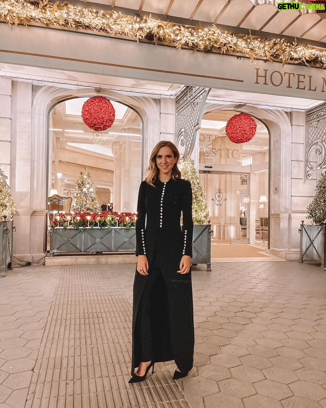 Aina Clotet Instagram - Cuando @dulceida te saca unas fotos;) Grร cies @magazinelavanguardia, en especial a la inspiradora @joana_bonet i felicitats a tots els premiats. ๐ซ Estilismo @gilbertsolsonamerce ๐ @tot_hom ๐ @tousjewelry ๐
๐ผ make up : @newlookbarcelona