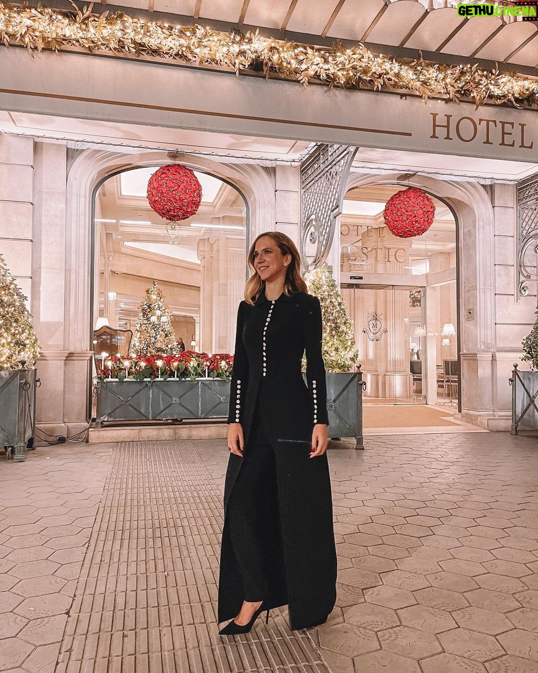 Aina Clotet Instagram - Cuando @dulceida te saca unas fotos;) Grร cies @magazinelavanguardia, en especial a la inspiradora @joana_bonet i felicitats a tots els premiats. ๐ซ Estilismo @gilbertsolsonamerce ๐ @tot_hom ๐ @tousjewelry ๐
๐ผ make up : @newlookbarcelona