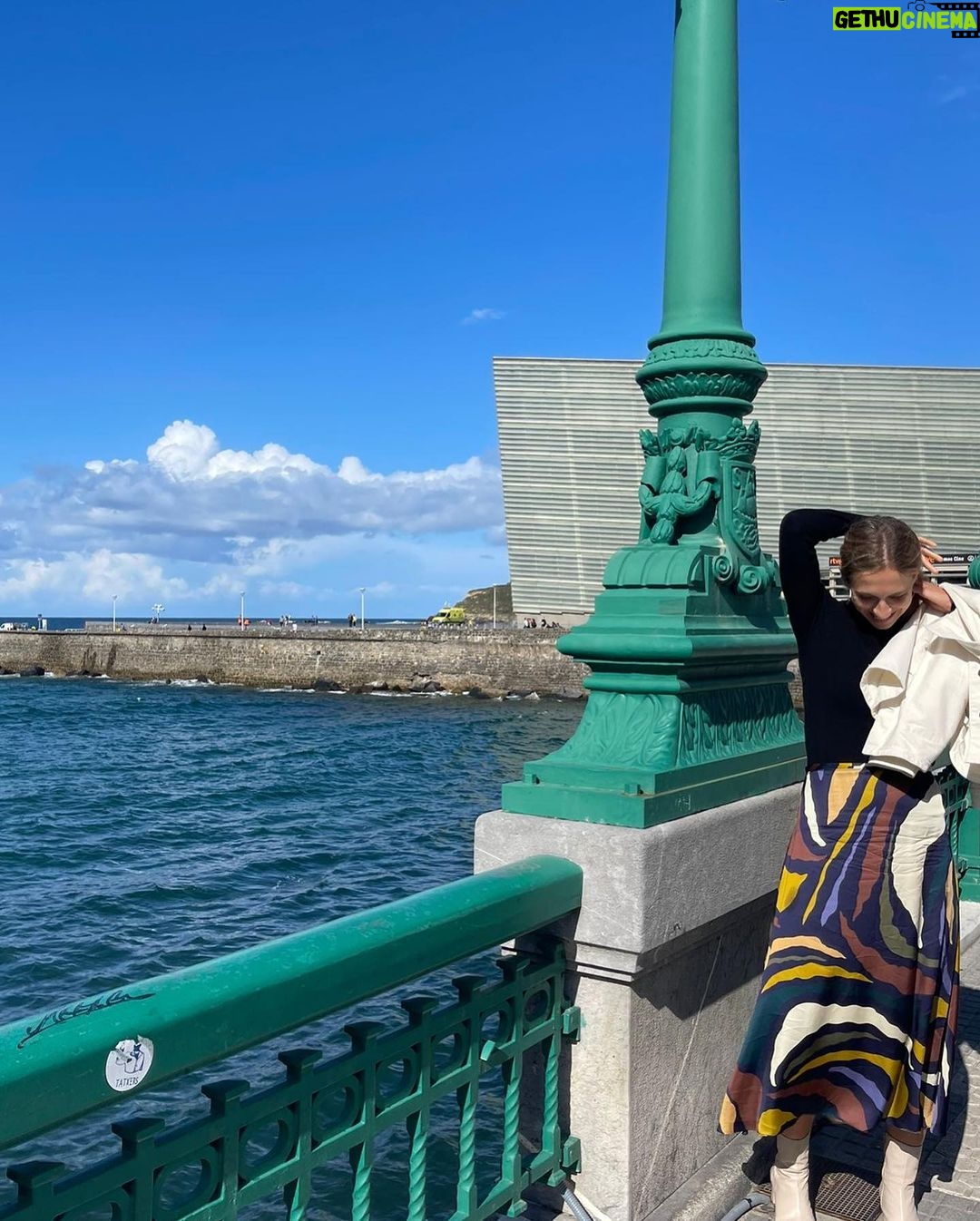 Aina Clotet Instagram - Eskerrik asko @sansebastianfes ✨ Donostia - San Sebastián