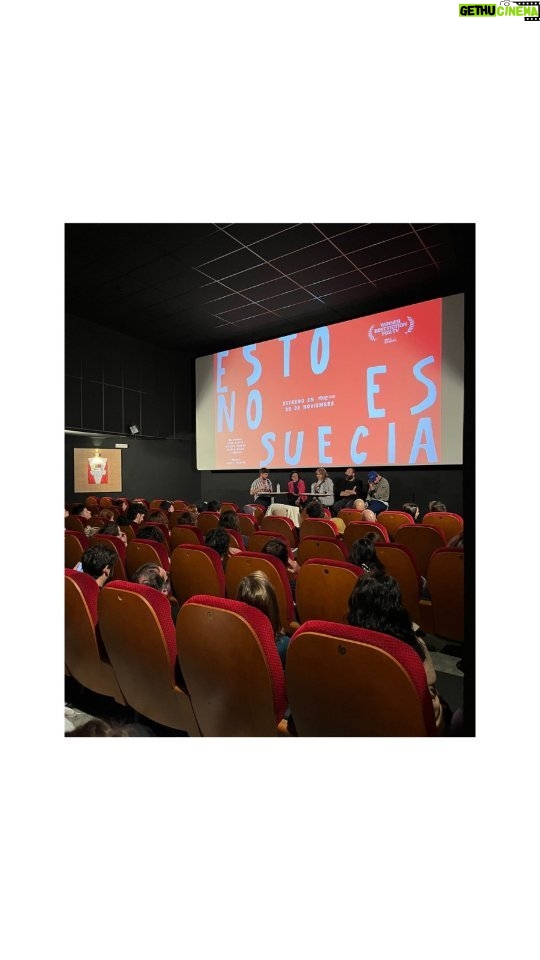 Aina Clotet Instagram - @amigossolutions organizaron un pase oculto con los 3 primeros episodios de @noessuecia este pasado martes. Fue muy emocionante. Muchas gracias 🥹. Estreno #EstoNoEsSuecia 27 de Noviembre en @som3cat 28 de Noviembre en @rtveplay ------ @amigossolutions van organitzar un pase ocult amb els 3 primers episodis de @noessuecia aquest passat dimarts. Va ser molt emocionant. Moltes grà cies 🥹. Estrena #AixòNoÉsSuecia 27 de Novembre a @som3cat 28 de Novembre a @rtveplay