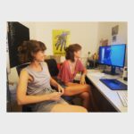 Aina Clotet Instagram - SPRINT FINAL #AixònoésSuècia #EstonoesSuecia #ThisisnotSweden Muchas ganas de compartir esta serie con la que llevamos trabajando 4 años. @ariadna.risu y yo nos estamos mimetizando terminando de montar el episodio 8. Las montadoras de todos los demás episodios han sido #ElenaRuiz y #AinaCalleja. Equipo de cracks. Y no me olvido de @oriol.mo como segundo montador y @angelafcb como ayudante, maravilla ✨ COMING SOON
