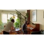 Aina Clotet Instagram - Lo que aprendí y disfruté trabajando con los músicos de la serie es uno de los mejores regalos del 2023. La música de ESTO NO ES SUECIA la cuidamos muchísimo, tenía que acompañar el complejo tono de la serie: esta mezcla de humor, tensión y drama. Y Remate y Guillermo Farré se entregaron en cuerpo y alma, siempre dispuestos a probar más, a ir más allá, a jugar. Gracias infinitas @composer_remate Remate y @wildhoney por haber compuesto esta maravilla de banda sonora ❤️‍🩹 ----- Tot el que vaig aprendre i gaudir treballant amb els músics de la sèrie és un dels millors regals del 2023. La música d'AIXÒ NO ÉS SUÈCIA la vam cuidar moltíssim, havia d'acompanyar el to complex de la sèrie: aquesta barreja d'humor, tensió i drama. I el Remate i el Guillermo Farré es van entregar en cos i ànima, sempre disposats a provar més, a anar més enllà, a jugar. Gràcies infinites @composer_remate i @wildhoney per haver composat aquesta meravella de banda sonora❤️‍🩹 #AixòNoÉsSuècia #EstoNoEsSuecia