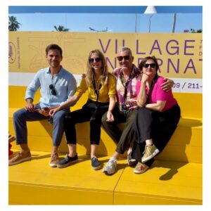 Aina Clotet Instagram - Esta foto fue tomada en Marruecos, justo después de que diéramos por buena la última toma de “Esto no es Suecia” y sintiera que, literalmente, había subido el Everest. Rodeada del mejor equipo, había conseguido co-dirigir, protagonizar y co-producir una serie que me había llevado mucho tiempo. Todavía faltaba toda la pospo (y no sabía todavía lo dura y exigente que sería 😅), así que estaba pletórica. 

Y con esta emoción me despido del 2023, un año que también ha sido marcado por otros proyectos con los que me siento profundamente agradecida. He trabajado con grandes directoras y directores que me han inspirado mucho y he podido hacer realidad un proyecto al cual llevaba muchos años poniéndole mucho de amor, trabajo y dedicación, @noessuecia. Así que gracias de todo corazón a tanta gente bonita que me ha ayudado y con la que me he cruzado el 2023.🥹

Y la última foto es para dar las gracias en especial al team @funicularfilms. Mi casa creativa, mi familia profesional. Love u.

Que el 2024 nos lleve mucha salud, amor y creatividad! ⭐️

------

Aquesta foto és al Marroc, just desprès que donéssim per bona l'última presa d’ “Això no és Suècia” i sentís que, literalment, havia pujat l'Everest. Envoltada del millor equip, havia aconseguit co-dirigir, protagonitzar i co-produir una sèrie que m'havia portat molt de temps. Encara faltava tota la pospo (i no sabia encara com de dura i exigent seria 😅), així que estava pletòrica.

I amb aquesta emoció m'acomiado del 2023, un any que també ha estat marcat per altres projectes pels quals em sento profundament agraïda.

He treballat amb grans directores i directors que m’han inspirat molt i he pogut fer realitat un projecte al qual portava molts anys posant-li molt d’amor, feina i dedicació, @noessuecia. Així que gràcies de tot cor a tanta gent bonica que m’ha ajudat i amb la que mhe creuat el 2023.🥹

I la última foto és per donar les gràcies en especial al team @funicularfilms. La meva casa creativa, la meva família professional. Love u molt.

Que el 2024 ens porti molta salut, amor i creativitat! ⭐️