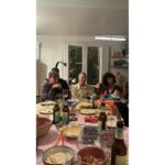 Aina Clotet Instagram - Bon Nadal. 🎁🎄 Avui LA FAMÍLIA, capítol 5 a @som3cat Més adequat impossible 😉 Que gaudiu molt, de tot. Els meus millors desitjos. --- Feliz Navidad. 🎁🎄 Hoy LA FAMILIA, capítulo 5. Más adecuado imposible 😉 Que disfruteis mucho, de todo. Mis mejores deseos. @noessuecia #EstoNoEsSuecia #AixòNoÉsSuècia